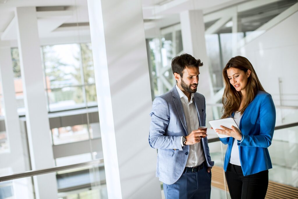 Portrait,Of,Young,Business,People,Standing,In,The,Office